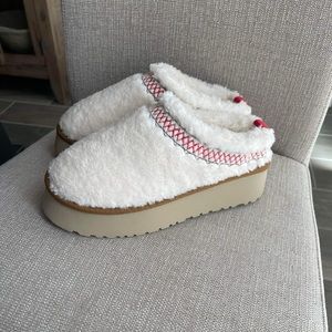 Platform Sherpa Slippers